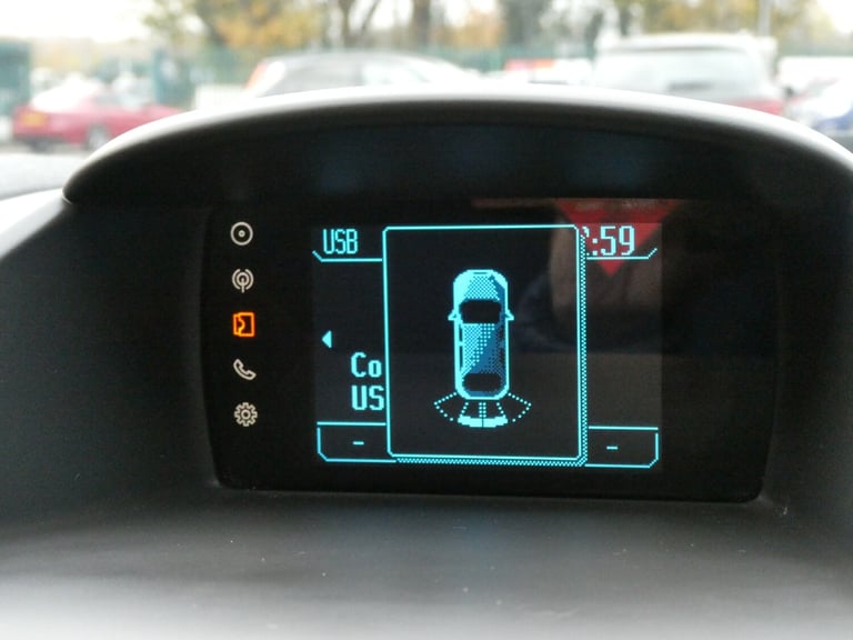 1.25 82 Zetec 5dr *YES GEN 37K!! +9 SERVICES +BT +PARK SENSORS +AUX*