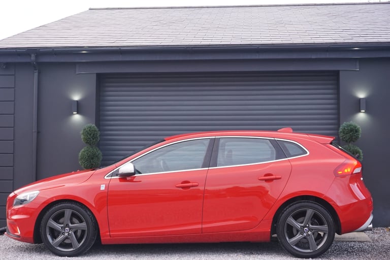 2015 Volvo V40 D2 [120] R DESIGN *IMMACULATE CONDITION £20 ROAD TAX* HATCHBACK Diesel Manual