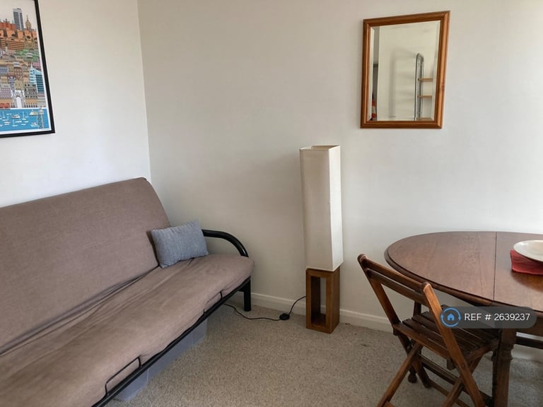 1 bedroom flat in Roundhill Crescent, Brighton, BN2 (1 bed) (#2639237)