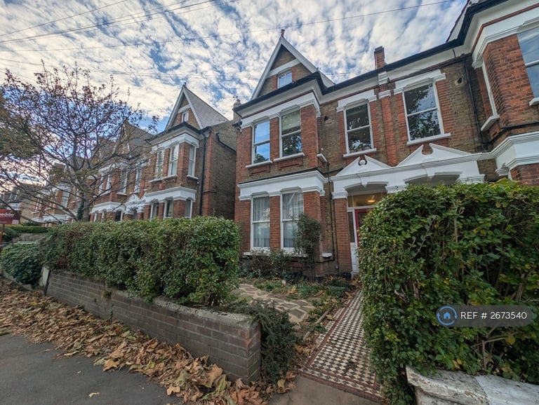 1 bedroom flat in Beckwith Road, London, SE24 (1 bed) (#2673540)