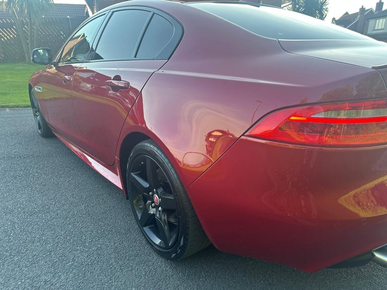 2017 Jaguar XE 2.0 180 BHP / 8 SPEED AUTO / R-SPORT EDITION  / TWO-TONE LEATHER 