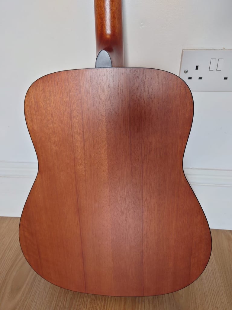 Yamaha FG700MS Solid Top Acoustic guitar with gigbag