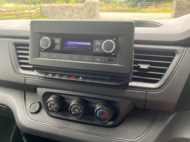 RENAULT TRAFIC SL28 2.0 BLUE DCI 130PS BUSINESS L1H1 SWB VAN 72 REG 66,100 MILES