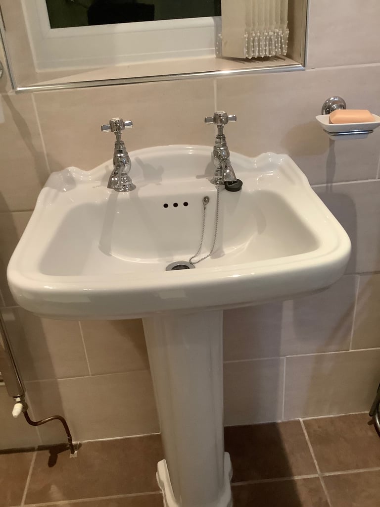 Bathroom sink