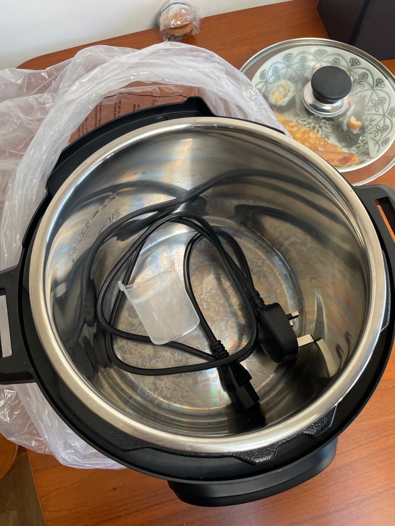 Instant Pot Duo 7-in-1 Electric Multi-Cooker 5.7L 