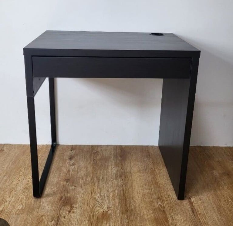Ikea desk. Good condition .73×50