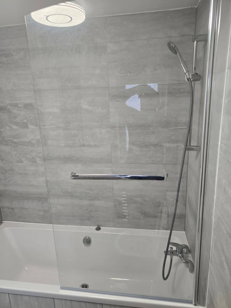 🌟 NEWLY-REFURBISHED 3/4 BED SEMI-DETACHED HOUSE – OXLEY PARK, MK4 🌟 Available Now – £1,695 pcm ***