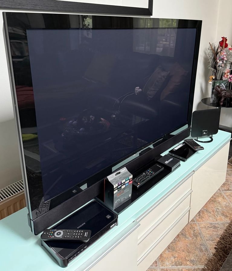 Pioneer 50in HD Ready Plasma TV Package with accessories in immaculate condition 