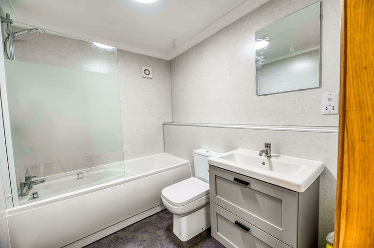 Very stylish, 2 bedroom, 2nd floor flat on two levels, in Fountainbridge – available December