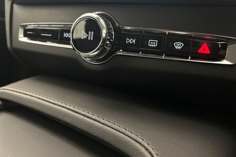 2022 Volvo V90 Plus, B4 mild hybrid, Petrol, Dark ESTATE Petrol/Electric Hybrid Automatic