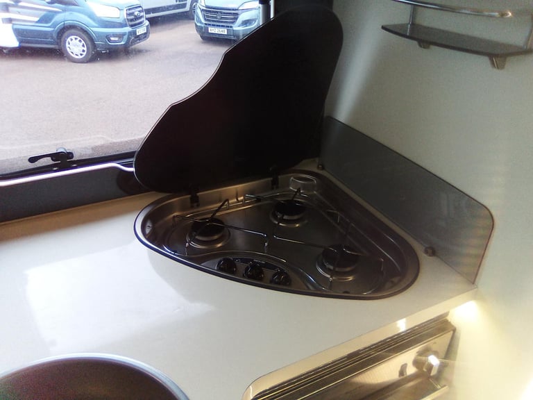 Ford ROLLER TEAM ZEFIRO 696 AU Motorhome Campervan