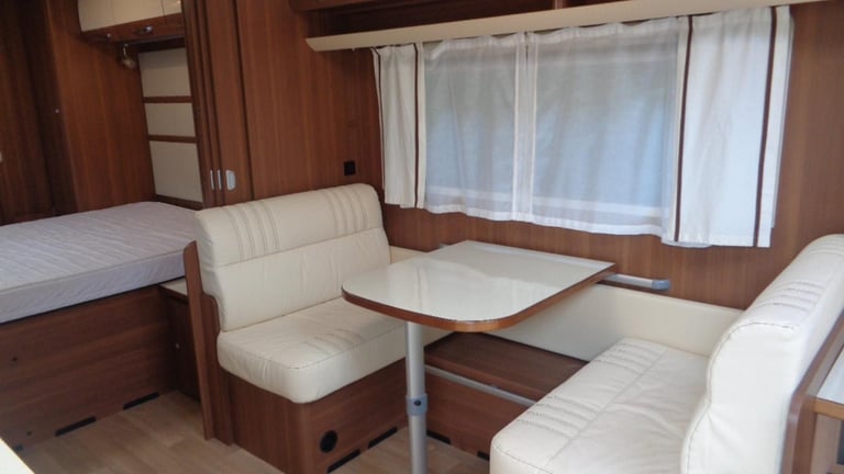 LMC 685 VIP Exquisit 5 BERTH,FIXED TRANSVERSE ISLAND BED CARAVAN 2019