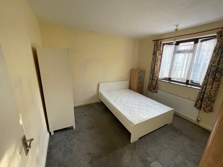 BILLS INCLUDED Double Room to Let in Abbey Wood Plumstead Area SE2