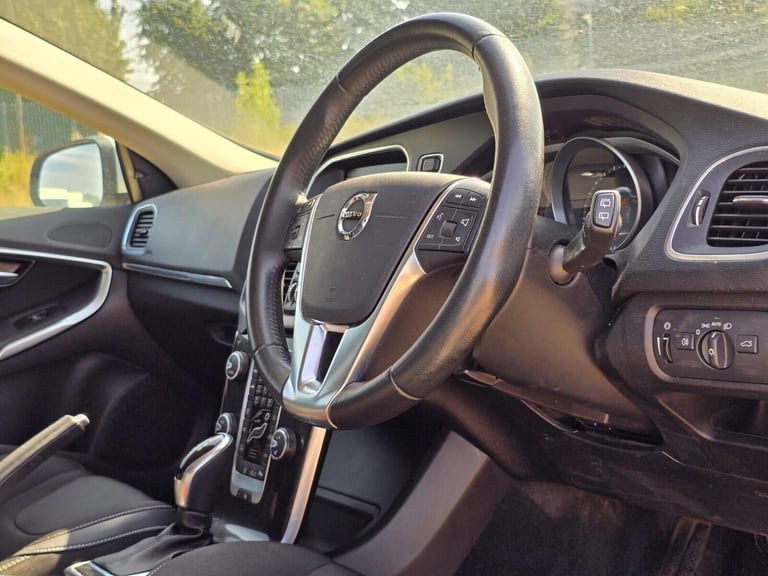2019 Volvo V40 2.0 D2 Momentum Edition Auto Euro 6 (s/s) 5dr Hatchback Diesel Automatic