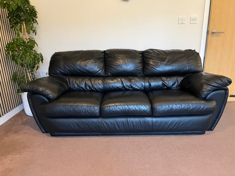 Black Leather 3-Seater Sofa – £115 (Ready to Collect)