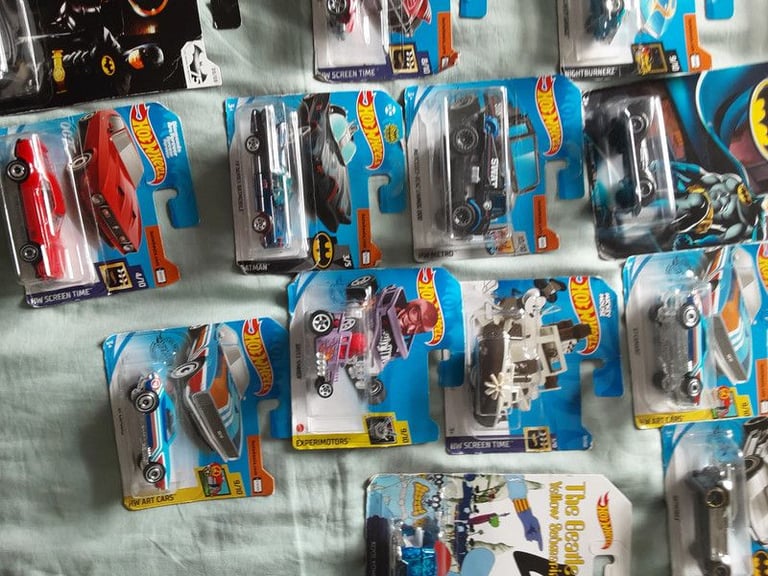 100 Hotwheels Character Collectors Cars 