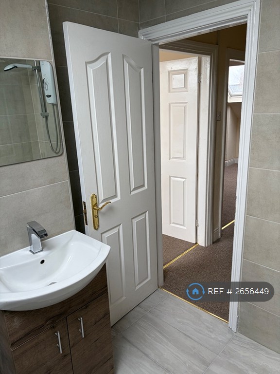 5 bedroom flat in Fenham, Newcastle Upon Tyne, NE4 (5 bed) (#2656449)