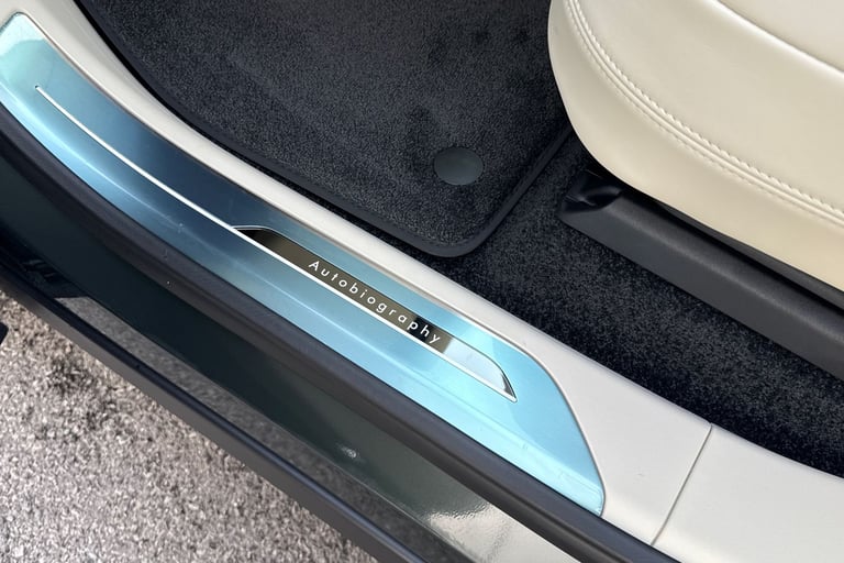 2025 Land Rover Range Rover 3.0 P460e 38.2kWh Autobiography Auto 4WD Euro 6 (s/s) 5dr SUV Automatic