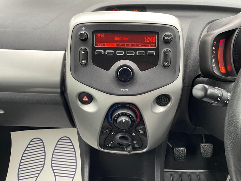  Toyota AYGO 1.0 VVT-i x-play Euro 5 5dr Euro 5 Petrol Manual