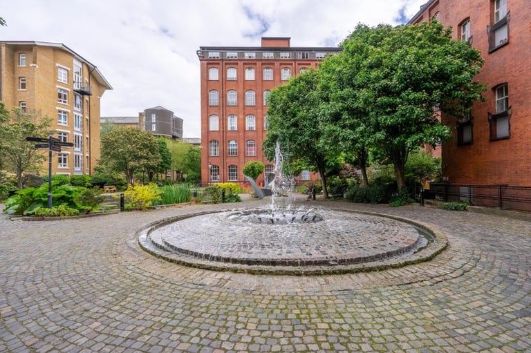 BOW QUARTER, E3, LOFT STYLE 1 BEDROOM APARTMENT 