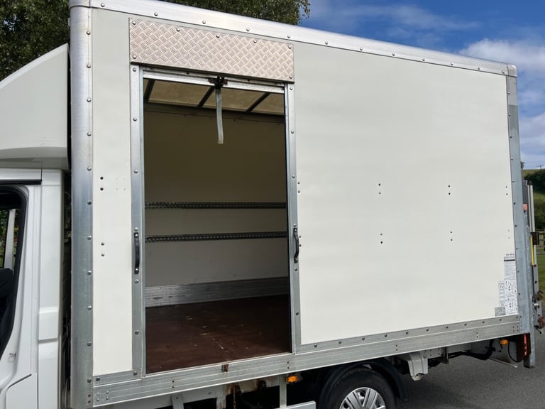 VOLKSWAGEN CRAFTER CR35 2.0 TDI 140PS FWD STARTLINE BOX VAN 21 REG 49,000 MILES