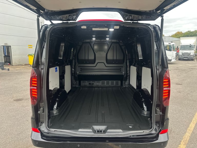  Volkswagen Transporter Panel Van 2.0 Tdi T28 Commerce Pro Panel Van 5dr Diesel