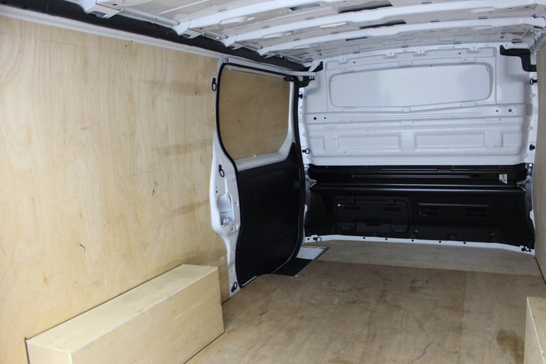 2024 Renault Trafic 2.0Dci Advance LL30 Blue Van Diesel Manual