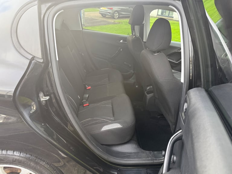 Peugeot, 208, 2015, Manual, 1398 (cc), 5 doors