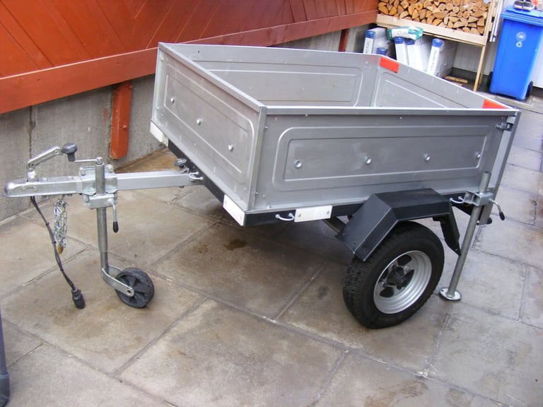 ERDE TRAILER . IN SUPERB CONDITION . ALL THE EXTRAS . 