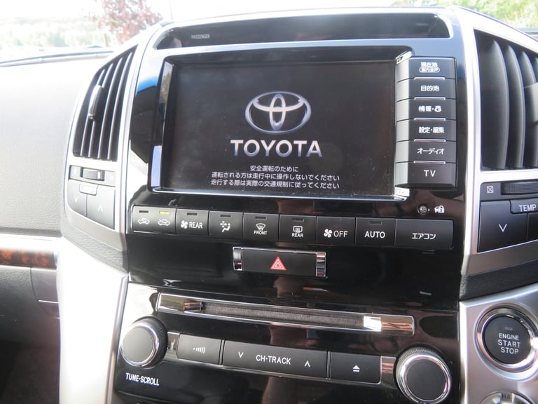 TOYOTA LAND CRUISER ZX 4.6 V8 PETROL 2014  22K MILES  1 OWNER 8 SEATER