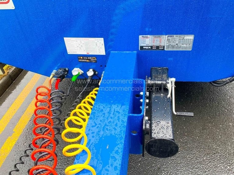 MCCAULEY TANDEM AXLE DRAWBAR LOADER 