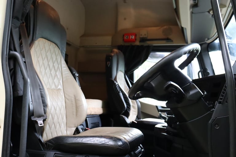 MERCEDES ACTROS 2548 STREAMSPACE 6X2 REARLIFT TRACTOR (2015)