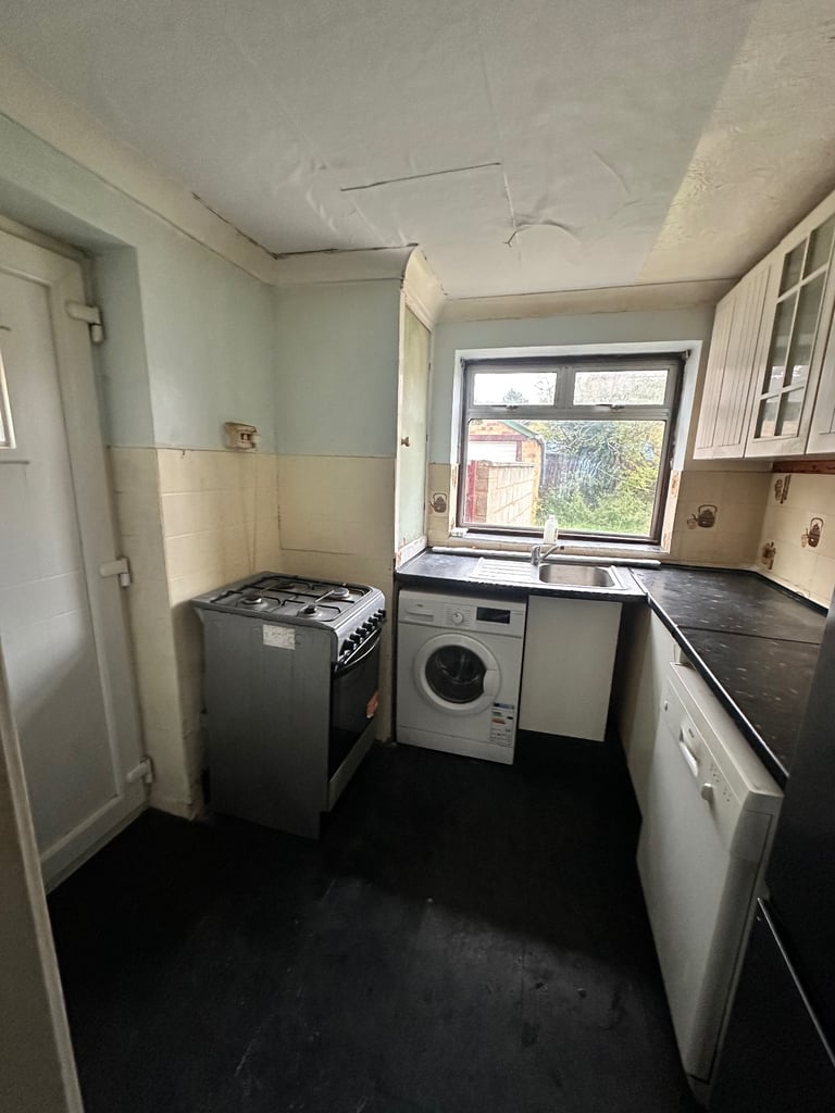 3 Bed 2 Reception LU4