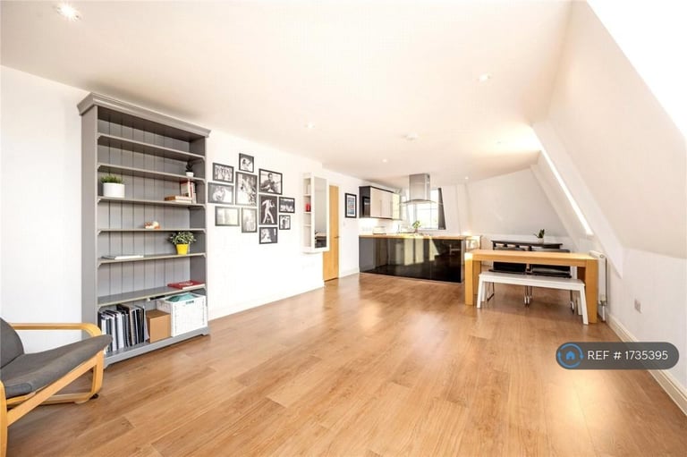 1 bedroom flat in Fathom Court, London, E1 (1 bed) (#1735395)