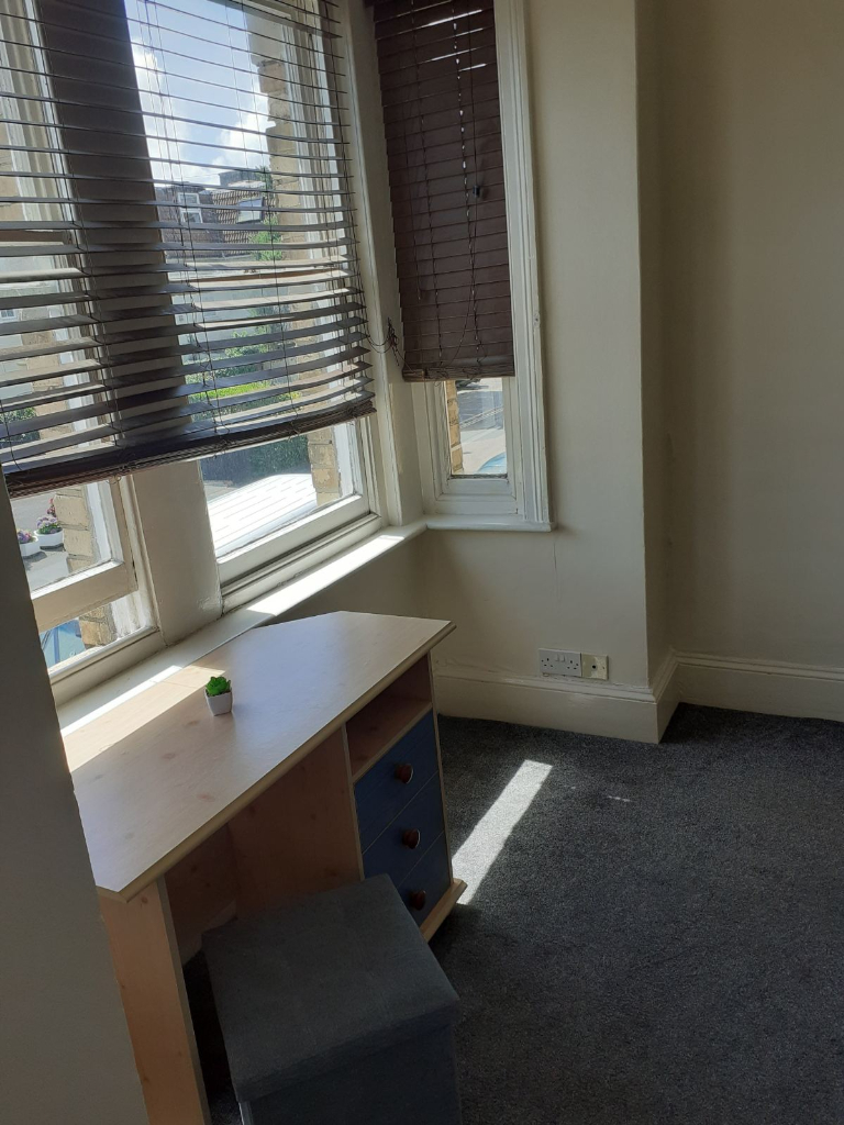Big double room available near Bournemouth train station