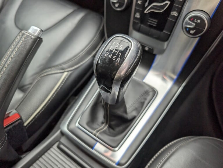 2015 Volvo V40 2.0 D2 R-Design Lux Nav Hatchback 5dr Diesel Manual Euro 6 (s/s) (120 ps) - HATCHB...