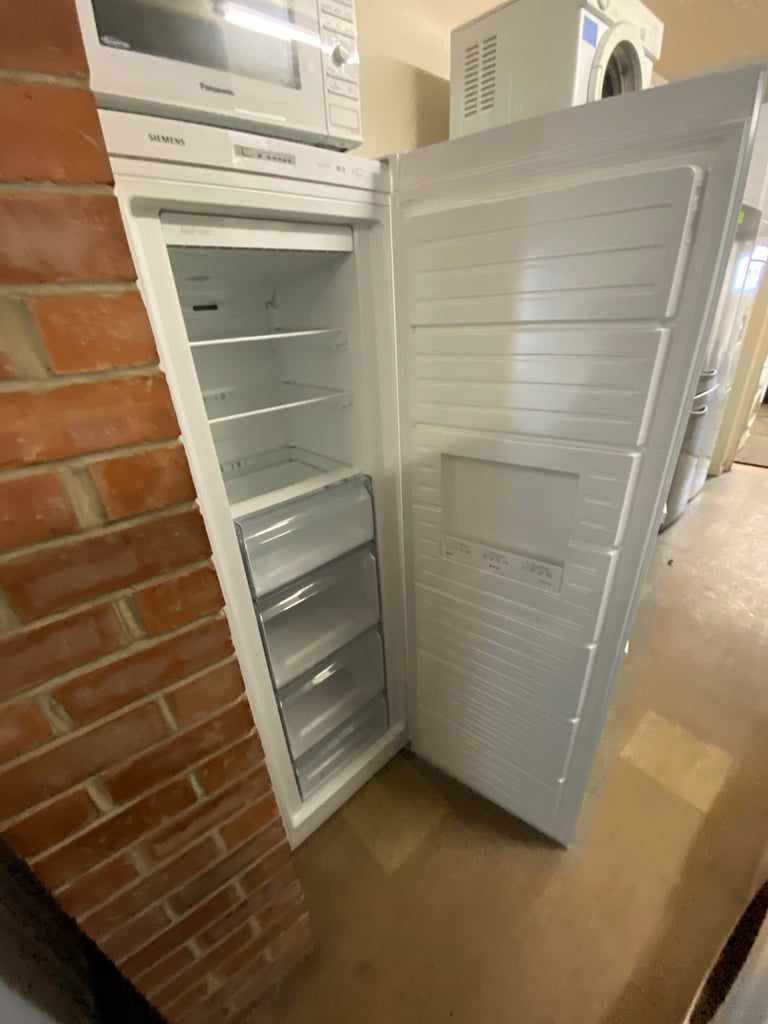 ♻️WHITE CURRYS 6FT UPRIGHT FROST FREE FREEZER