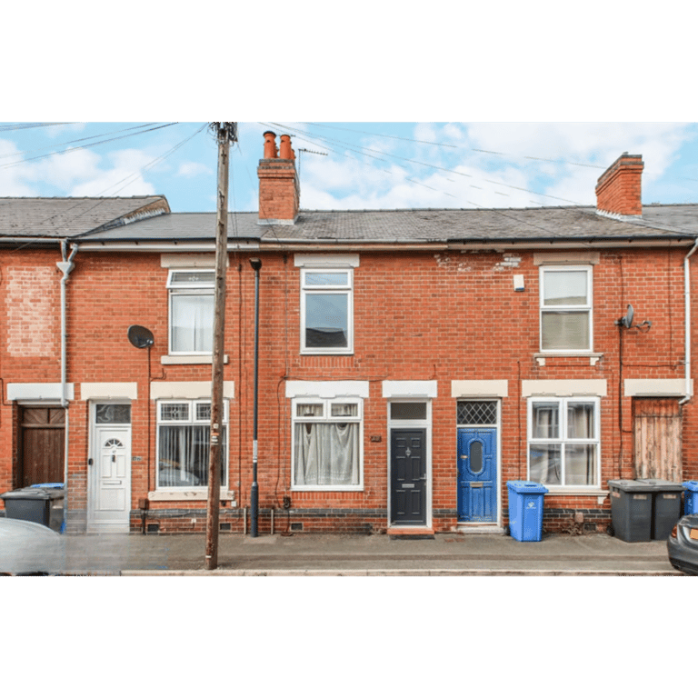 Modern 2-Bedroom House | Renovated | Fitted Kitchen | Parking | Garden | Burnside St., Derby - DE24