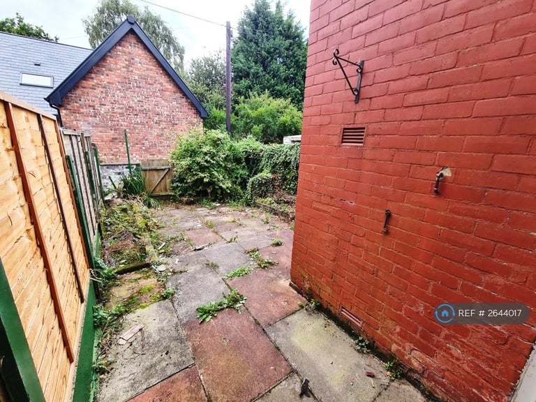 2 bedroom house in Rochdale Road, Royton, Oldham, OL2 (2 bed) (#2644017)