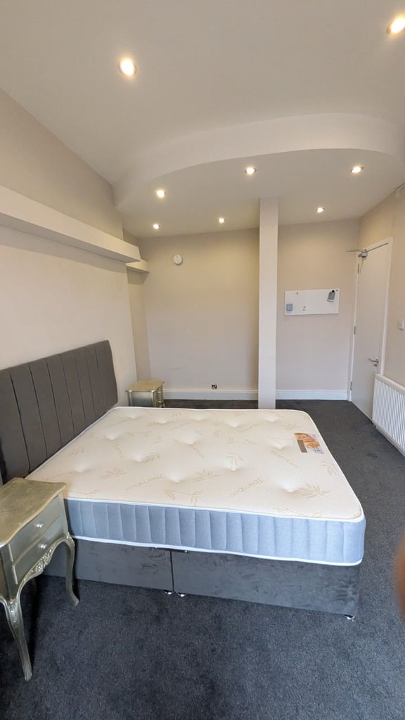 Room for rent in 4 bedroom HMO on Great Western Road