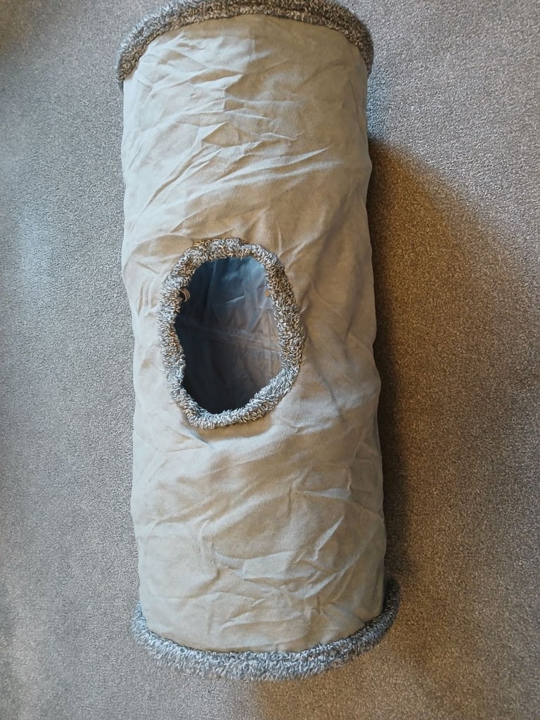 Collapsible cat tunnel