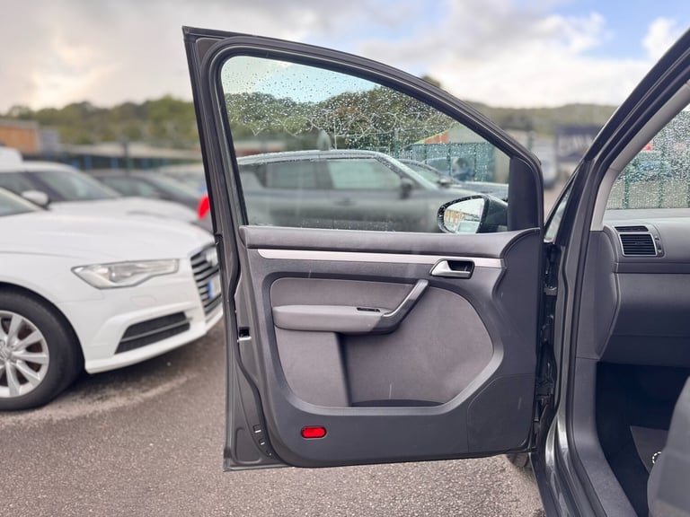 2015 Volkswagen Touran 1.6 TDI 105 BlueMotion Tech SE 5dr DSG MPV Diesel Automatic
