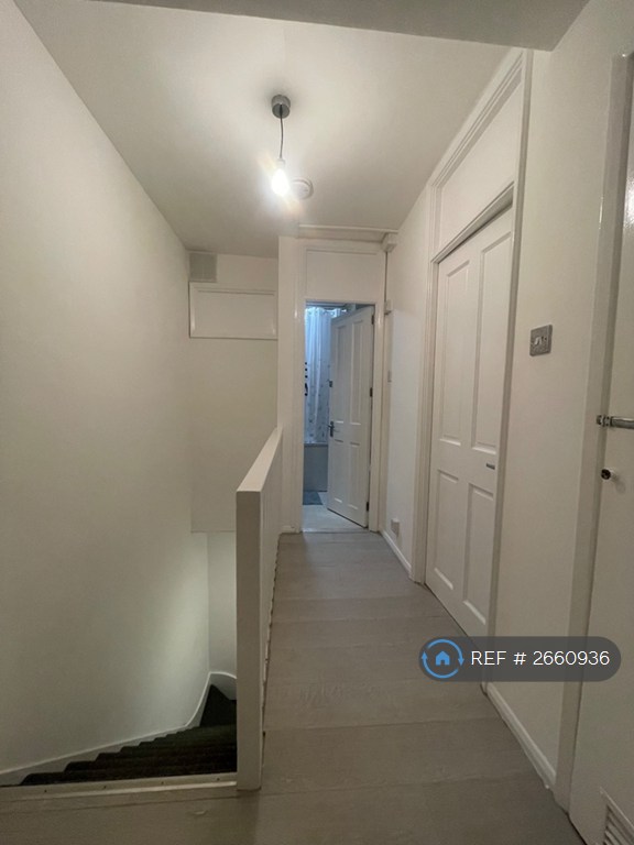 2 bedroom flat in Broadhurst Gardens, London, NW6 (2 bed) (#2660936)