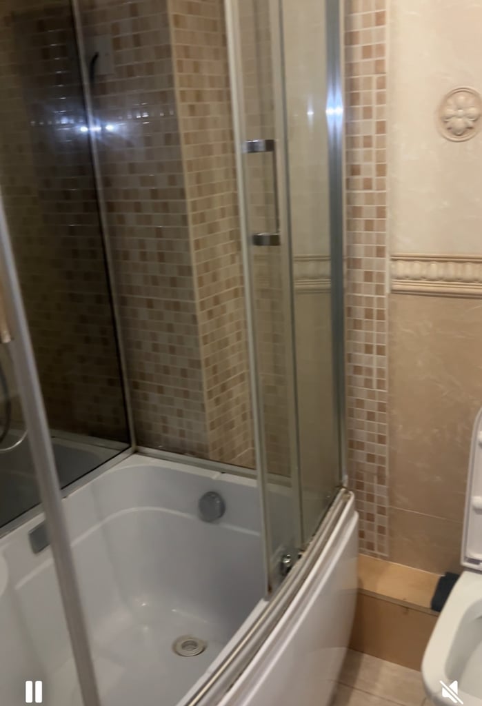 2 Bedroom Flat first floor Leytonstone 1700 E 11 3QE