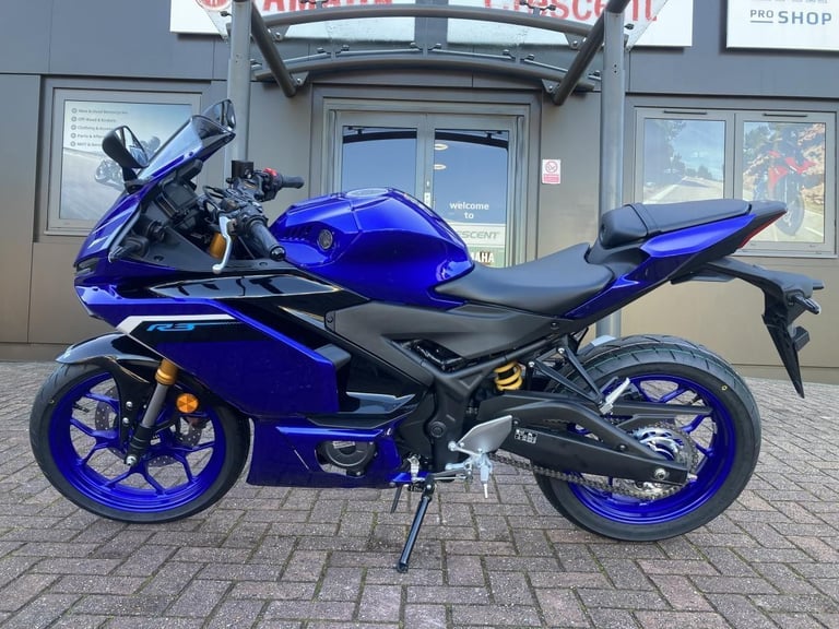 YAMAHA YZF-R3 2025 - ICON BLUE - BRAND NEW - IN STOCK - SAVE 300!