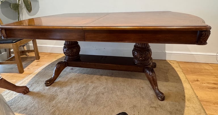 Dining table with 6 chairs 