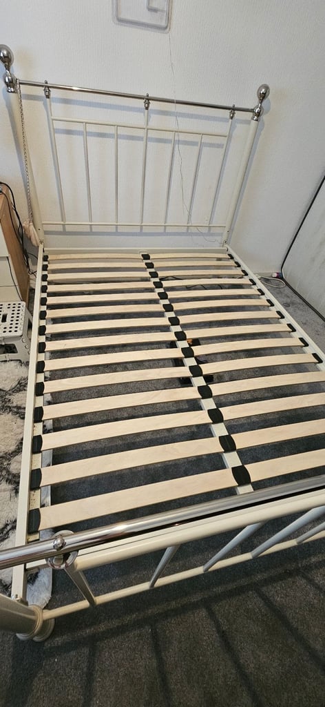 Double bed base 