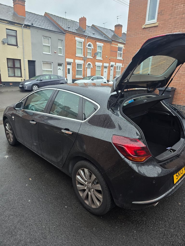 Vauxhall, ASTRA, Hatchback, 2013, Manual, 1956 (cc), 5 doors