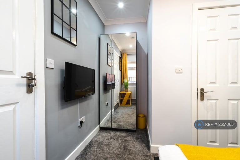 2 bedroom flat in Addington Road, Reading, RG1 (2 bed) (#2651065)