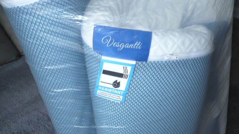 image for NEW. QUALITY KING SIZE MEMORY FOAM MATTRESS TOPPER. REMOVABLE ZIPPED COVER.